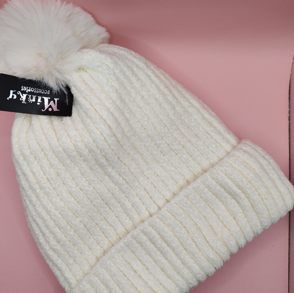 Minky NWT White Knit Beanie with Pom Pom Sz OS
